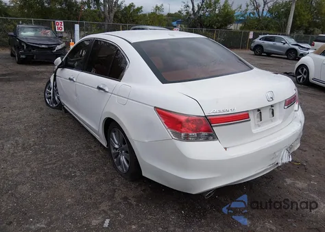 2012 Honda Accord 3.5 Ex-L z USA, uszkodzony, nr VIN 1HGCP3F89CA024935
